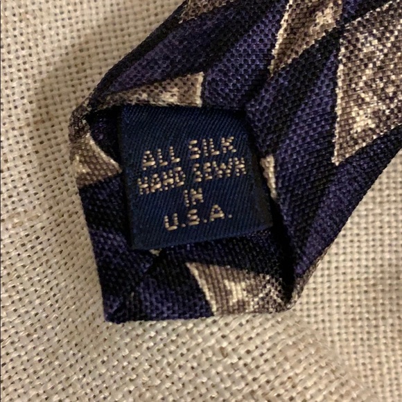 Jos. A. Bank Premier Collection 100% Silk Tie - Picture 5 of 5